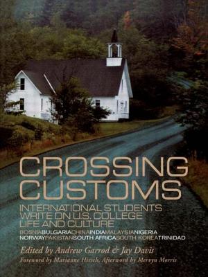Crossing Customs: International Students Write on U.S. College Life and Culture - Garrod, Andrew, and Davis, Jay
