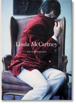Linda McCartney. Life in Photographs - Leibovitz, Annie, and Harrison, Martin, and Castle, Alison (Editor)