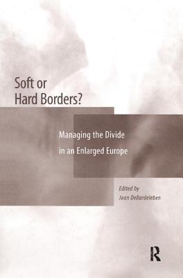 Soft or Hard Borders?: Managing the Divide in an Enlarged Europe - Debardeleben, Joan (Editor)