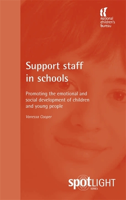 Support Staff in Schools: Promoting the Emotional and Social Development of Children and Young People - Cooper, Vanessa